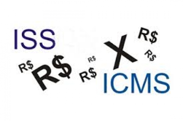 Nas operações de softwares incide ISS, mas não ICMS